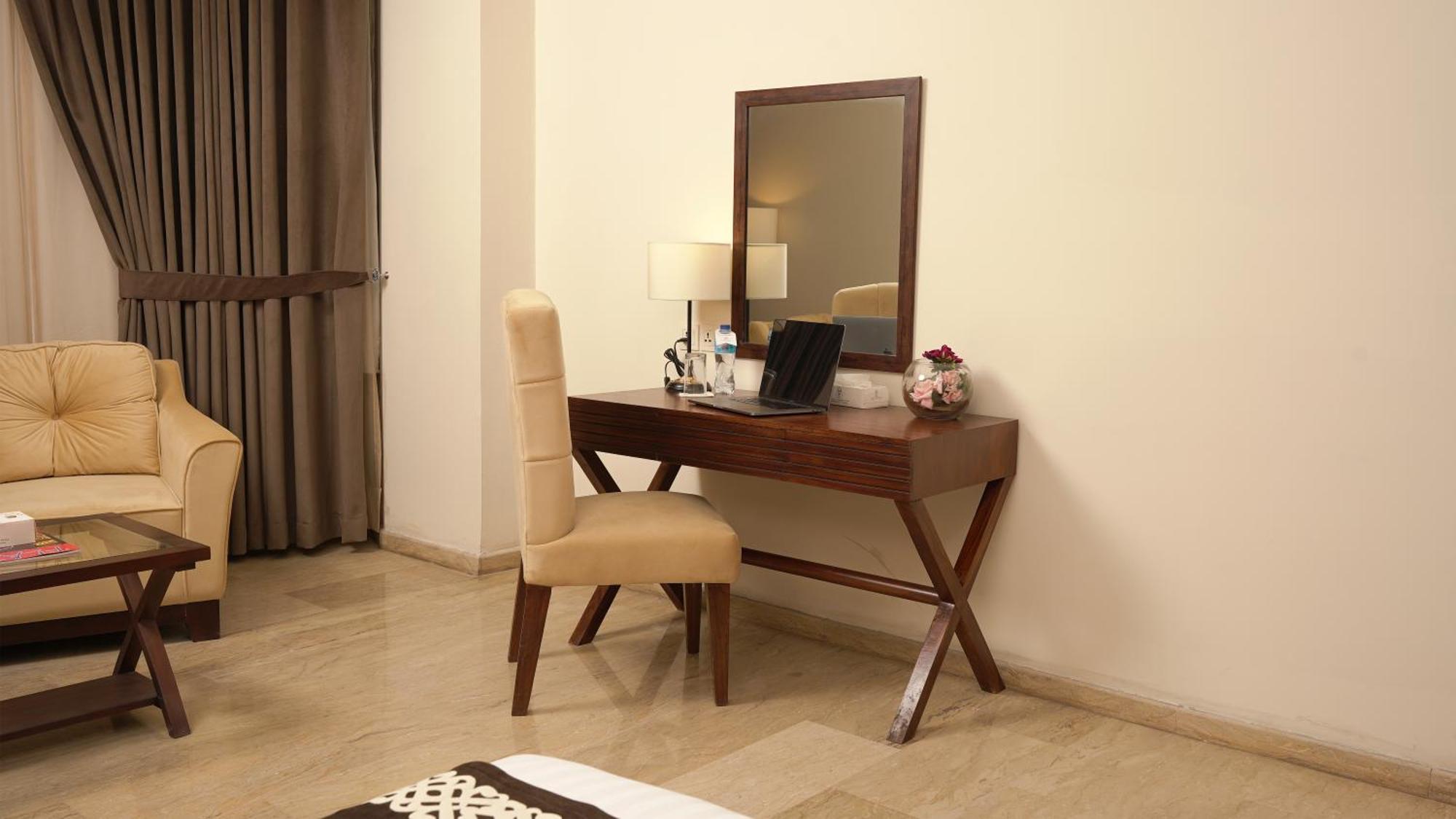 Faletti'S Express- Shimla Hill Lahore Ngoại thất bức ảnh