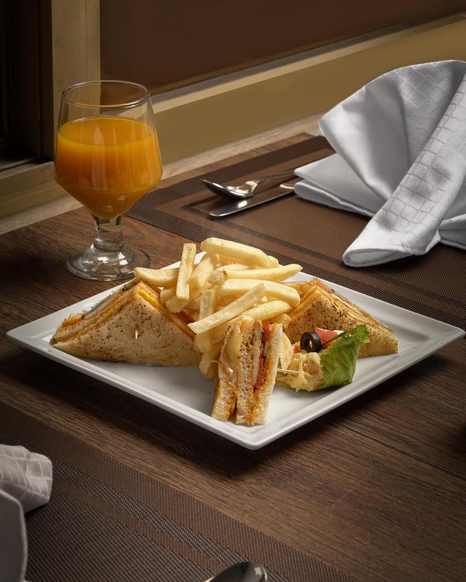 Faletti'S Express- Shimla Hill Lahore Ngoại thất bức ảnh